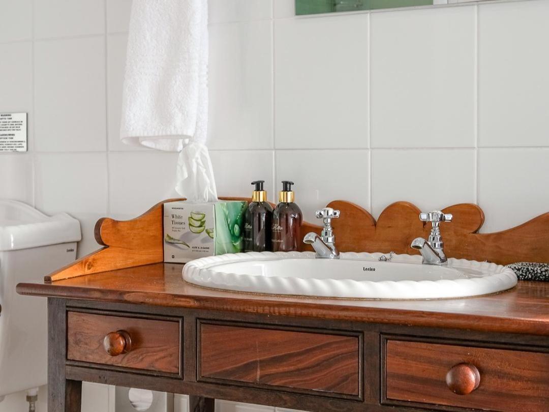Hilltop Boutique Hotel Victoria Bay Zimmer foto